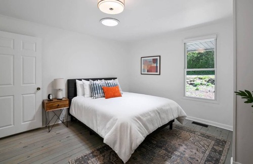 Oakley House | LIV Biltmore - 3BD/2BA - Asheville