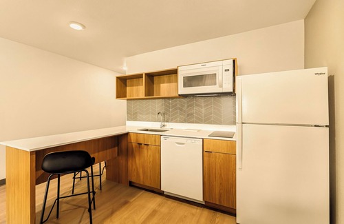 West Jordan Hotel | LivAway Suites SLC- West Jordan