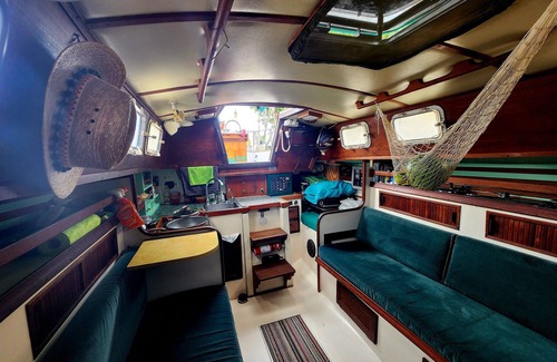 Puerto Aventuras Boat Rental | Live and Sleep like a Pirate on a 32 feet Sailboat
