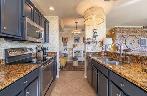 Naples Condo | Live in Paradise with Golf, Tennis, Gym, Pools + More!