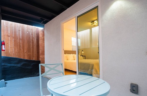 Eagle Rock House | Live Like a Local in Eagle Rock - Stylish and Comfortable Stay