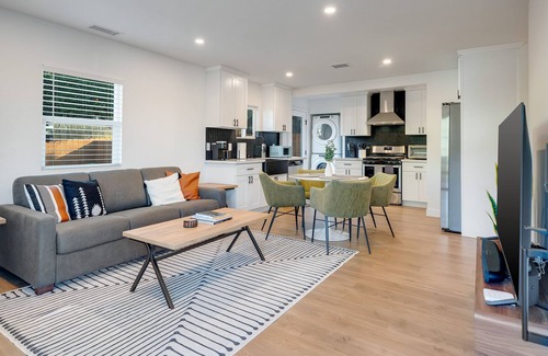 Eagle Rock House | Live Like a Local in Eagle Rock - Stylish and Comfortable Stay