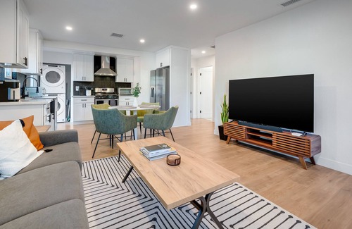 Eagle Rock House | Live Like a Local in Eagle Rock - Stylish and Comfortable Stay
