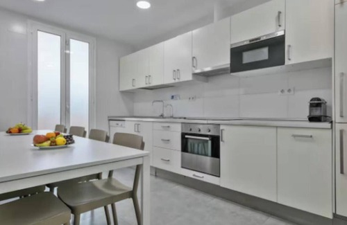 Sant Antoni Apartment | Live Like a Local in Central Barcelona – 3BR Apartment with Balconies