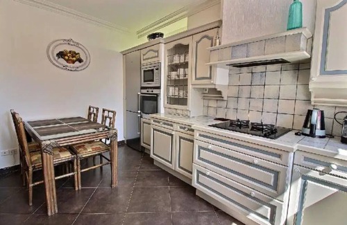 Notre Dame Apartment | Live Like a True Parisian with Jaw-Dropping Notre Dame Views - 60 sqm 2 beds