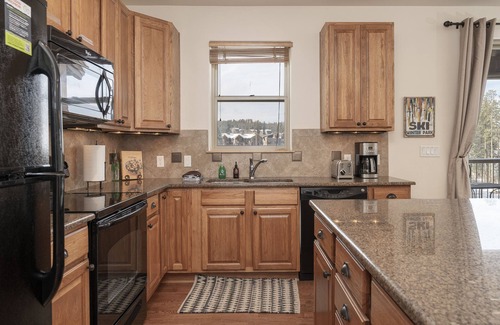 Winter Park Condo | Live Music Views & Pool Oasis in Hideaway Park!
