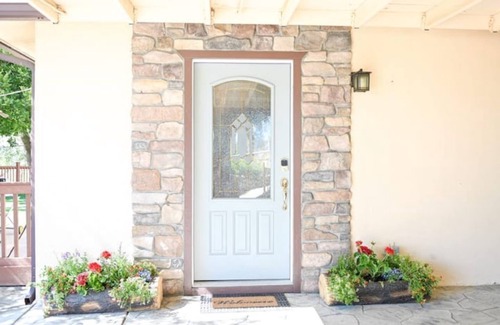 Prather Cottage | Live Oak Cottage- Adorable-2 beds Christian Owned