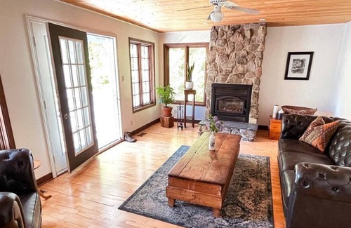 Val-des-Monts Ski Chalet | Live on Lac McGregor Surrounded by Nature (High Speed Internet!)