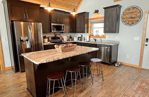 Jasper Ski Chalet | Live the High Life! Views, Hot Tub, Pup Friendly!
