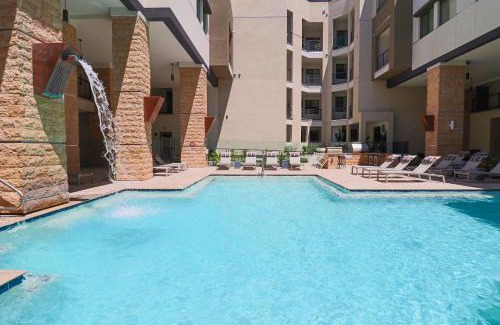 North Scottsdale Apartment | Live, Work, Indulge Your High-End Home Office Away from Home- G4004