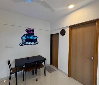 Santacruz Apartment | Lively 2BHK Apartment