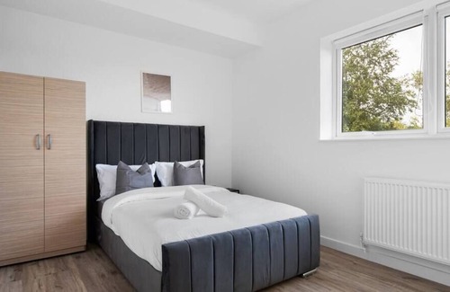 Aylesbury Apartment | Livestay Modern 2Bed Apt / Balcony in Aylesbury9