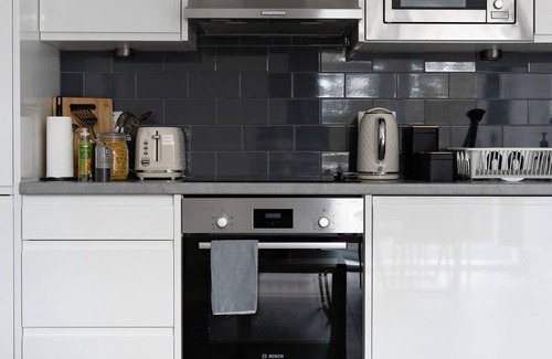 Aylesbury Apartment | Livestay Modern 2Bed Apt /Balcony in Aylesbury8