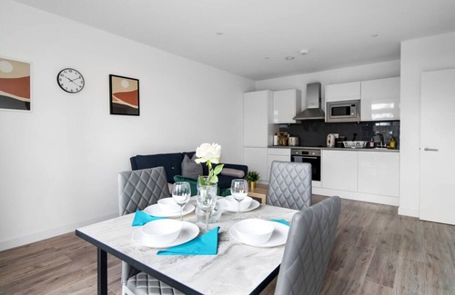 Aylesbury Apartment | Livestay Modern 2Bed Apt /Balcony in Aylesbury8