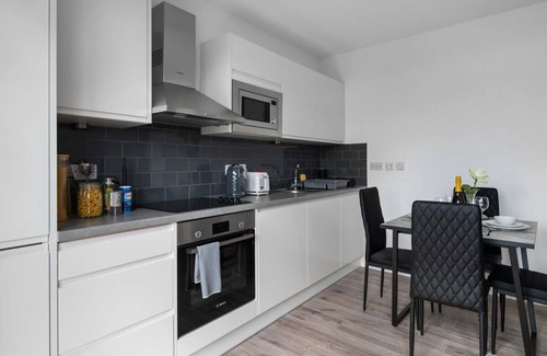 Aylesbury Apartment | Livestay Modern 2Bed Apt /Balcony in Aylesbury9