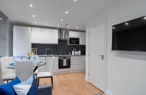 Aylesbury Apartment | Livestay Modern Two Bed Apartment in Aylesbury3
