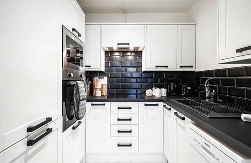 Larkhall Apartment | Livestay - Trendy 2 Bed Clapham Apartment