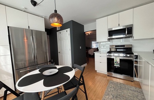 Smyrna House | LiveWorkPlaynearTruistPark- privacy, updated kitchen, fast Wi-Fi & YouTubeTv