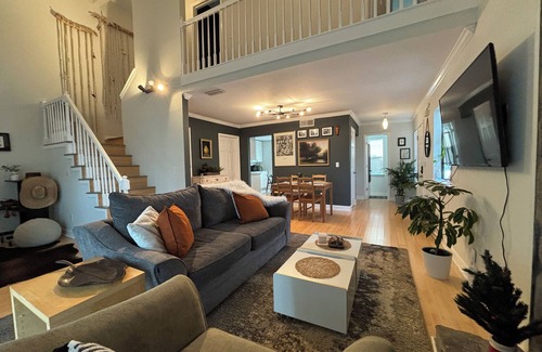 Smyrna House | LiveWorkPlaynearTruistPark- privacy, updated kitchen, fast Wi-Fi & YouTubeTv