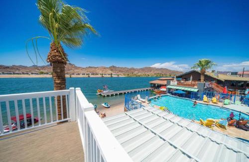 Parker Strip House | Livin' the Dream, Front Row at Road Runner