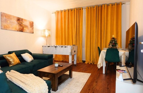 Fulda Apartment | Living La Christal FeWo mit Workspace & Games
