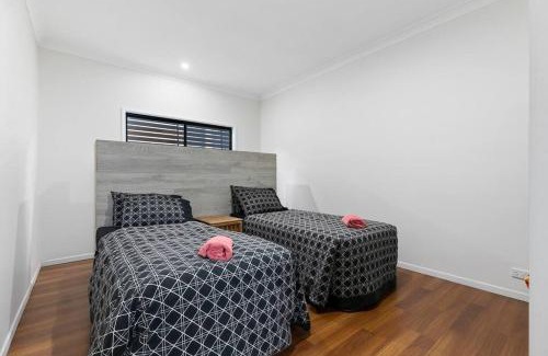 Bongaree House | LIVING ON THE DECK!