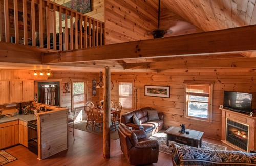 Deep Gap Cabin | Living the Dream Cabin 3BR/2BA Log Cabin near Boone, NC