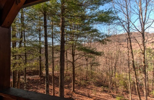 Deep Gap Cabin | Living the Dream Cabin 3BR/2BA Log Cabin near Boone, NC