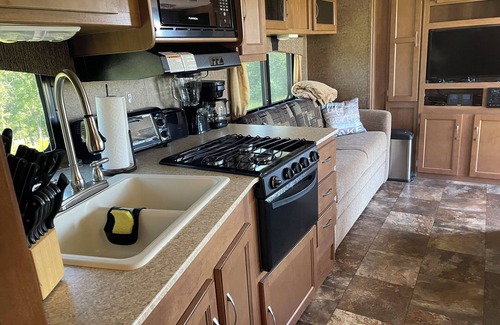 Se Ree House | Living the Lake Life 2 Bedroom Camper at Rough River Lake