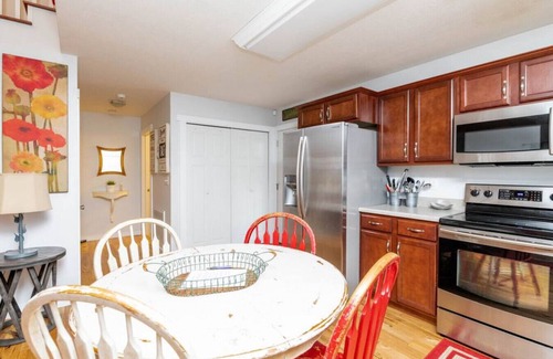 Clarkson House | Living the lake life by Mammoth Cave
