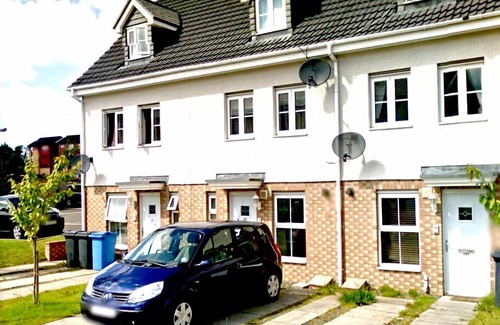 Livingston Apartment | Livingston Ideal Commuter Townhouse