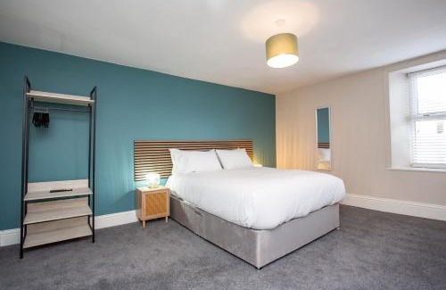 Livingston Apartment | Livingston Retreat 4bed Home Wi-Fi Parking