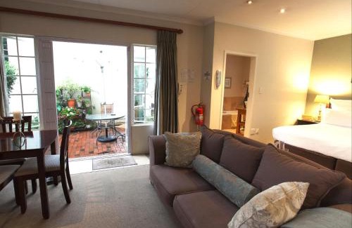 Greater Johannesburg Metropolitan Area House | Liz at Lancaster Guesthouse