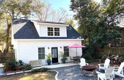 Charleston House | Liz Lane Cottage- entire guesthouse