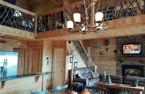 Foxfire Estates House | Lizard Lookout Cabin, Pets Welcome!