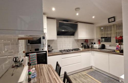 Dagenham Apartment | Lizola Homes Rooms