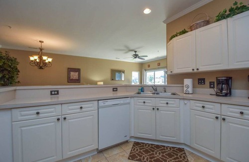 Cornelius Condo | LKN Sunsets Lakefront - 1st Fl Lakefront w/Pool Lake Norman Vacation Rental