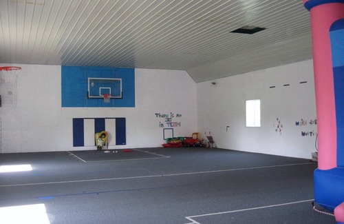 Urbandale House | LL 1,700 Sq Ft 3 BR 2 Bath Suite on 4 Acres in Town with Gymnasium/Ball Diamond