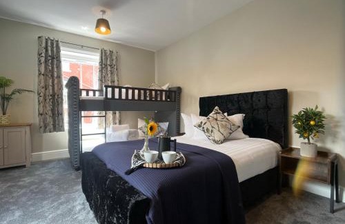 Llangollen Apartment | Llangollen High Street Sleeps 12
