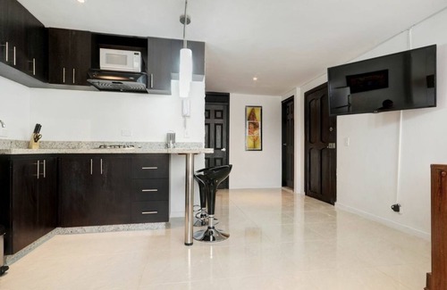 Zona Rosa Apartment | Lleras 402