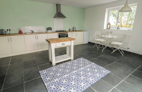 Ty Croes Cottage | LLEWELYN SHEPHERDS HUT, pet friendly, with open fire in Rhosneigr