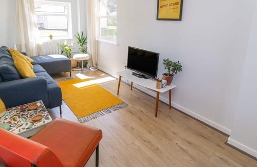 Harlech Apartment | LLYGAD Y DYDD, pet friendly in Harlech