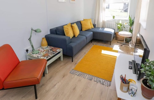 Harlech Apartment | LLYGAD Y DYDD, pet friendly in Harlech