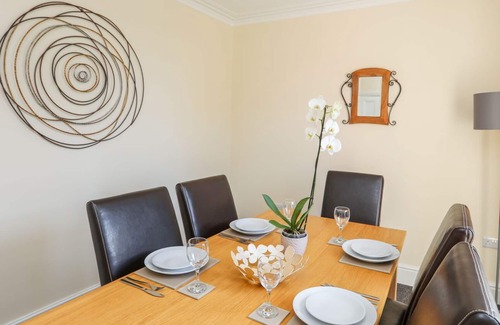 Llanrug Cottage | LLYS FORGAN, pet friendly, with a garden in Llanrug