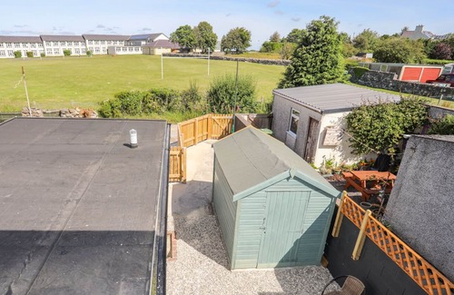 Llanrug Cottage | LLYS FORGAN, pet friendly, with a garden in Llanrug