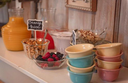 Lookout Mountain Bed & Breakfast | LMI -15- Laurel Falls Room: Summers Night