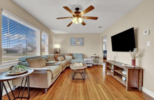 Lynn Haven House | Loaded House and Guest House w Game Room Gym