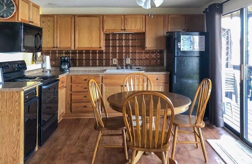 Sunrise Beach Condo | Loan Oak Point 04 - A Vintage Lake Vacation!
