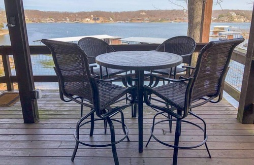 Sunrise Beach Condo | Loan Oak Point 04 - A Vintage Lake Vacation!