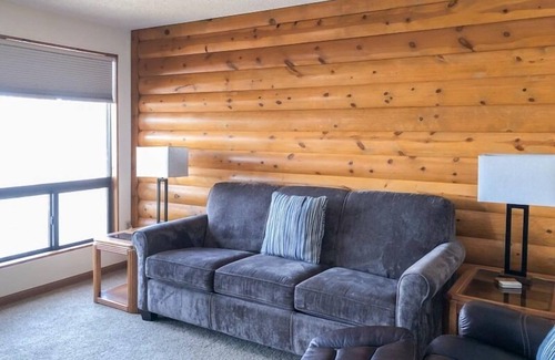 Sunrise Beach Condo | Loan Oak Point 04 - A Vintage Lake Vacation!